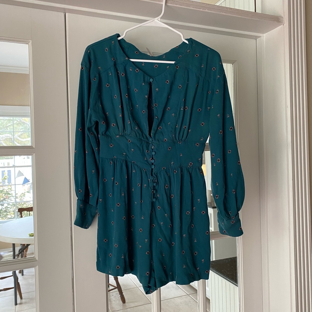 Free People peasant sleeve short romper - M